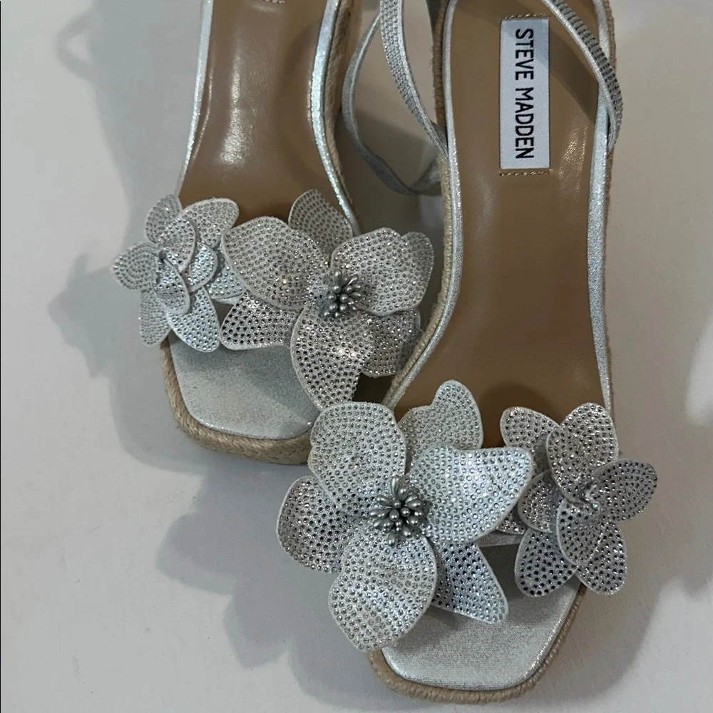 NEW STEVE MADDEN Womens Applique Faux Leather Wedge Sandal